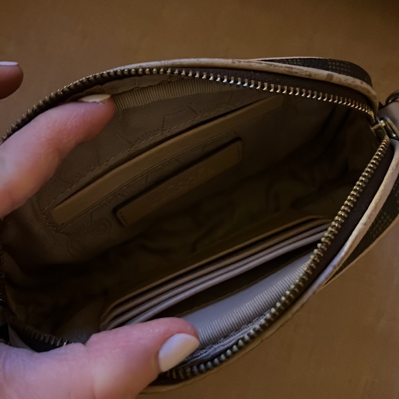 Brown Michael Kors cross body bag - Picture 4 of 4